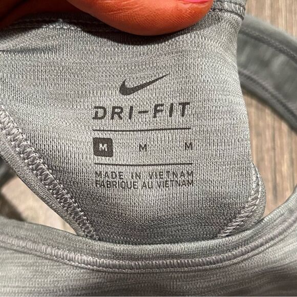 Nike Dri-Fit Non Padded Swoosh Sports Bra Racerback Scoop Neck Grey Black Medium - Picture 2 of 3